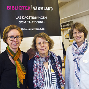 Malin Jansson, bibliotekarie i Sysslebäck, Agneta Strandberg, bibliotekschef Torsby kommun, och Maria Ivansson,  kultursamordnare och biblioteksassistent