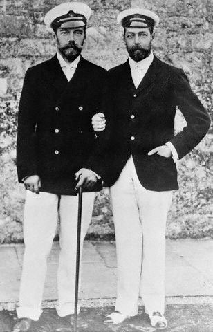 Nikolaj (till vänster) och George förblev goda vänner hela livet