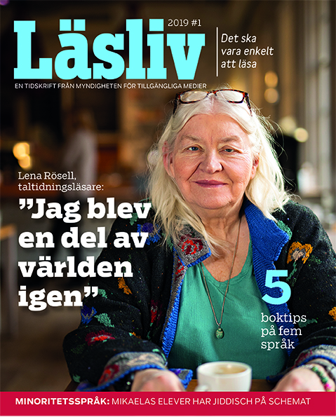Tidningsomslag med äldre kvinna på café